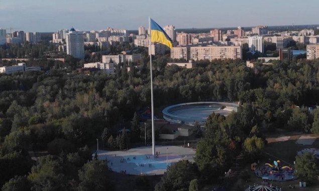 У небі над Броварами замайорів найбільший державний прапор Київщини (фото)