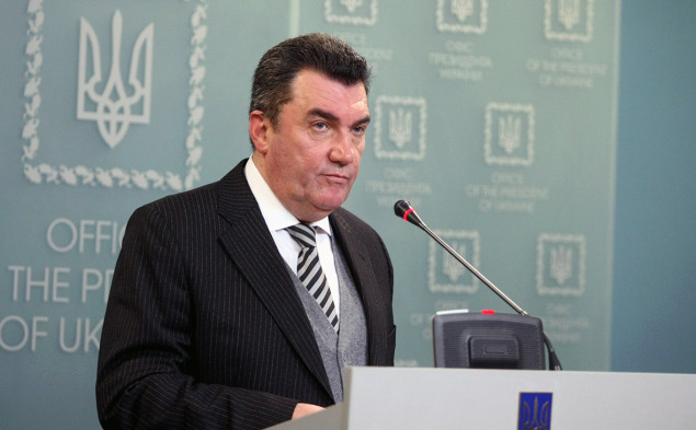 СНБО ввел санкции по отношению к Анатолию и Ольге Шарий, Игорю Гужве и нардепу Андрею Деркачу
