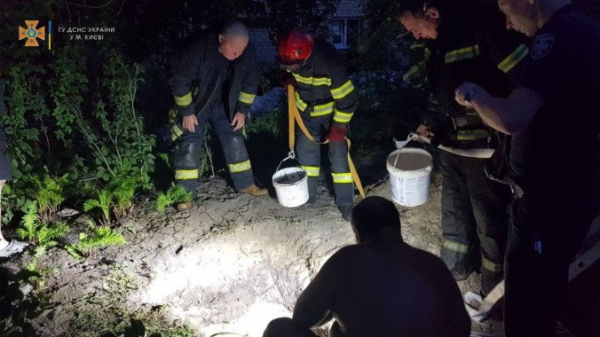 В Киеве из-за обвала грунта при копании колодца погиб мужчина