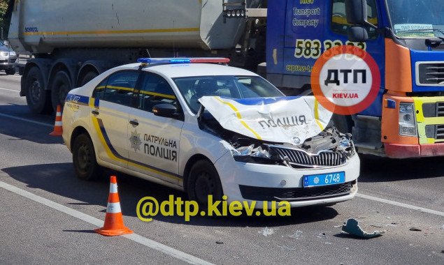 В Киеве автомобиль полиции врезался в маршрутку (фото)