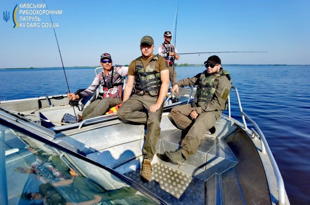 Киевский рыбоохранный патруль за полмесяца зафиксировал нанесение ущерба на 734 тыс. гривен и выписал штрафов нарушителям на  3 тыс. гривен