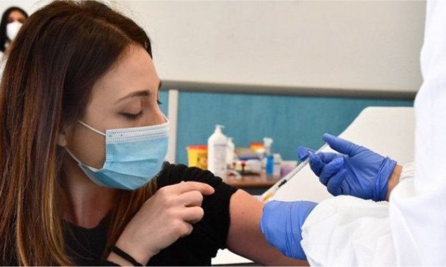 Почти 130 тысяч человек были привиты от коронавируса за сутки в Украине