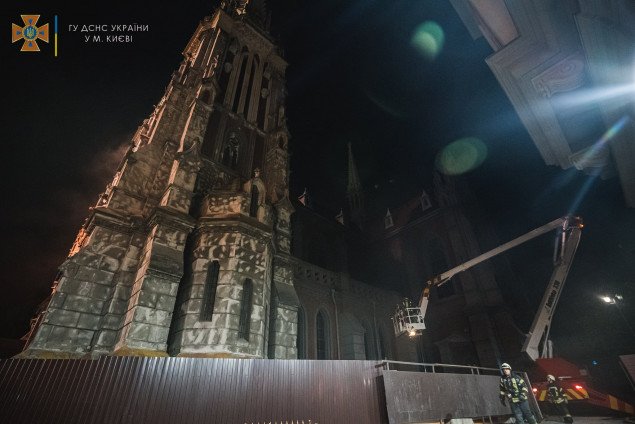 В ночь на 4 сентября в Киеве горел костел святого Николая (фото, видео)