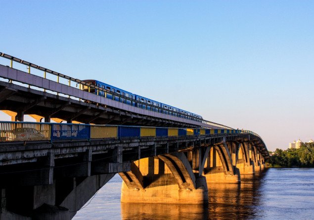 “Киевавтодор” ищет проектировщика реставрации моста Метро