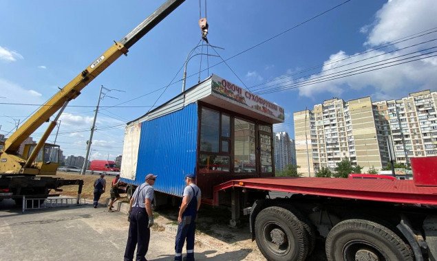 Власти Киева заявили, что в течение лета демонтировали почти 1700 незаконных элементов благоустройства