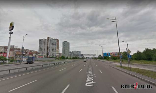 На проспекте Бажана в Киеве почти две недели будут ограничивать движение транспорта