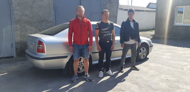 В Узине задержали трех молодых людей за разбойное нападение на местного жителя