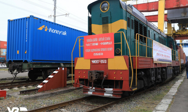 Из Киева в Китай отправился первый в истории Украины контейнерный поезд с экспортным грузом