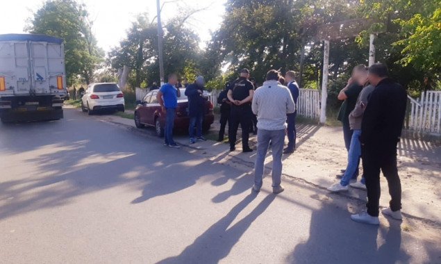Неизвестные перекрыли дорогу около предприятия на Белоцерковщине, - полиция Киевщины (фото)