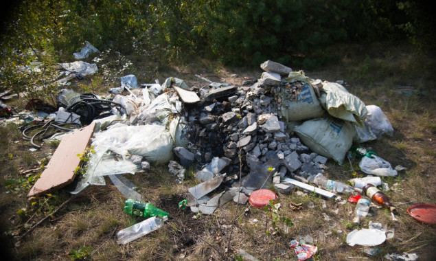 Руководство Дарницкого района Киева просят ликвидировать незаконные свалки