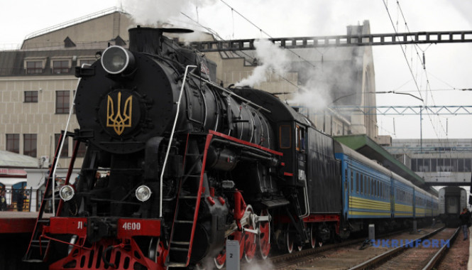 “Укрзализныця” запускает праздничный ретропоезд ко Дню железнодорожника