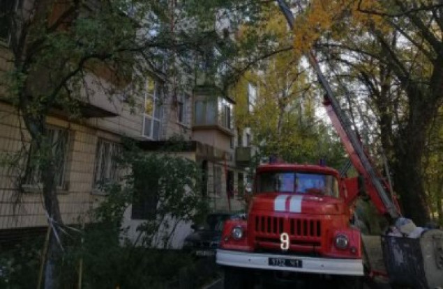 В Киеве из-за пожара в квартире погибли два человека (фото)