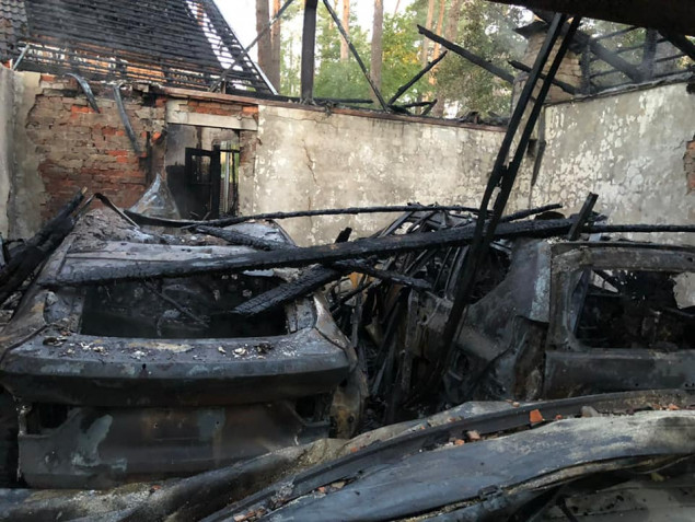 На Киевщине у известного тиктокера сгорел дом и два автомобиля (фото)