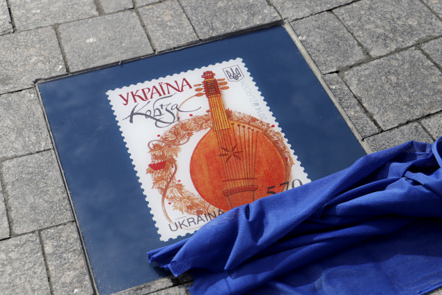 На Почтовой площади открыли Аллею почтовых марок (фото)