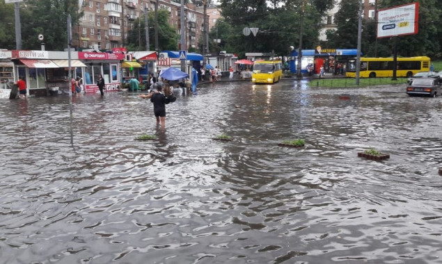 Киевсовет поручил КГГА разработать план спасения столицы от “дождевых потопов”