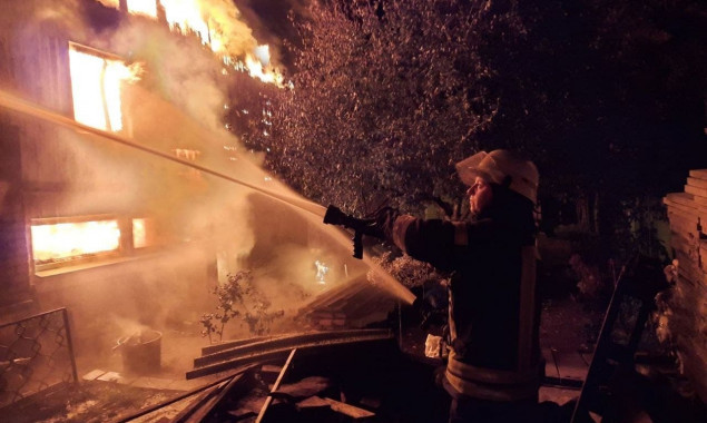 На Осокорках в Киеве при пожаре в частном доме погиб человек (фото)