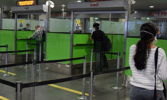 В аэропорту “Борисполь” задержали экс-нардепа Надежду Савченко по подозрению в использовании поддельного COVID-сертификата