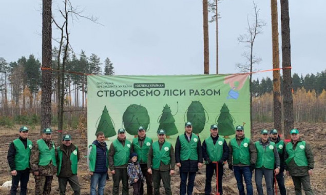 На Київщині в рамках програми президента “Зелена країна” за день висадили понад 10 тисяч дерев