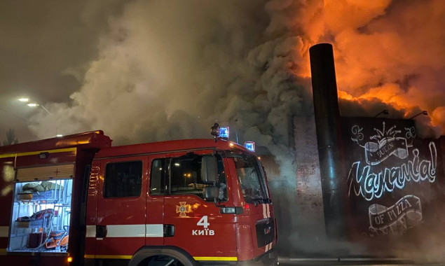 На столичном проспекте Победы сгорела пиццерия (фото)