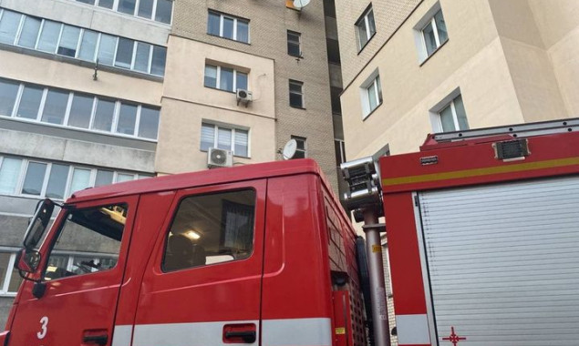 В Соломенском районе столицы сотрудники ГСЧС спасли младенца из пожара