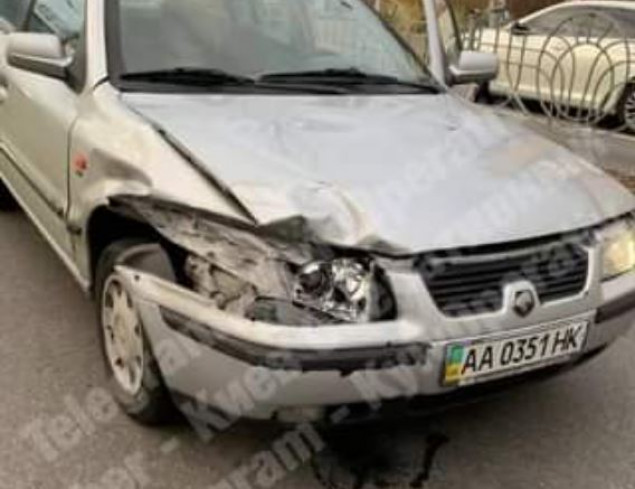 В Киеве возле станции метро “Сырец” за рулем автомобиля умер мужчина