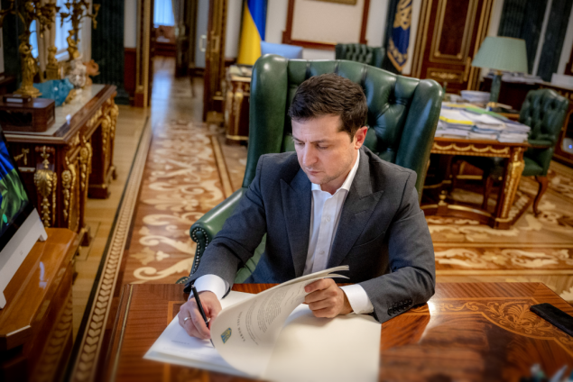 Президент Зеленский подписал “антиолигархический” закон