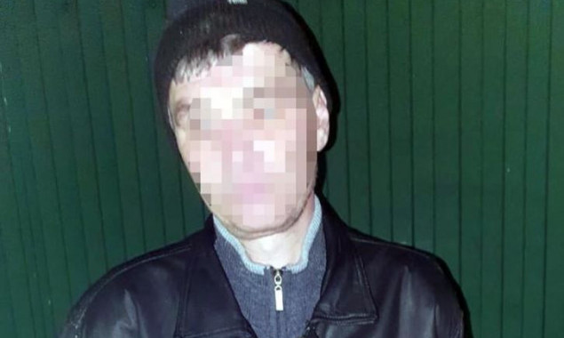 В Киеве хозян автомобиля задержал иностранца, который украл из салона вещи
