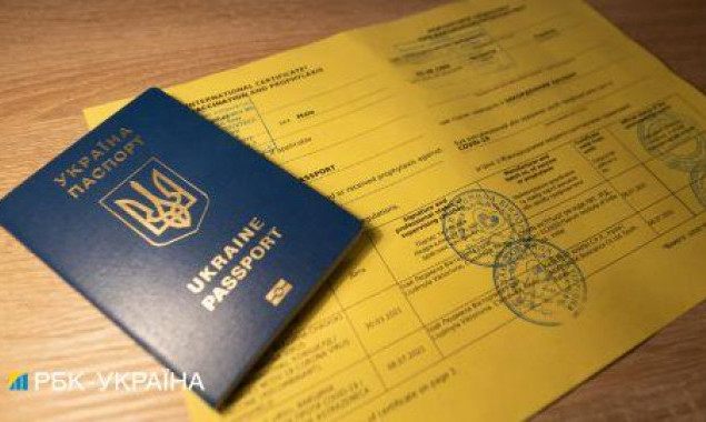 В минувшее воскресенье в аэропорту “Борисполь” полиция выявила 5 поддельных COVID-сертификатов