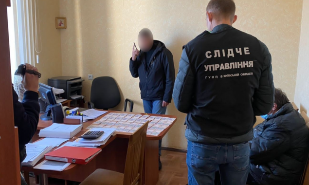 На Київщині керівника держпідприємства упіймали на хабарі