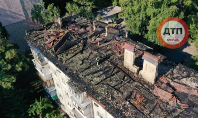 В жилом доме на улице Васильковской за 4 млн гривен отремонтируют сгоревшую крышу
