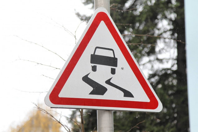 В Киеве установили около 400 новых дорожных знаков на осенне-зимний период
