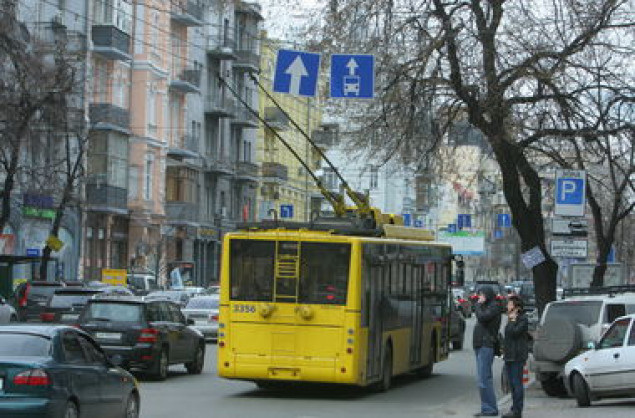 В Киеве троллейбусы №№ 3, 9 на четыре дня изменят маршруты движения из-за ремонта на Льва Толстого (схемы)