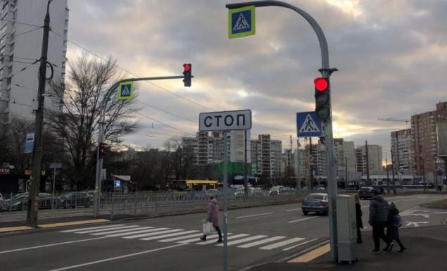 Новый светофорный объект начал работать в Дарницком районе Киева