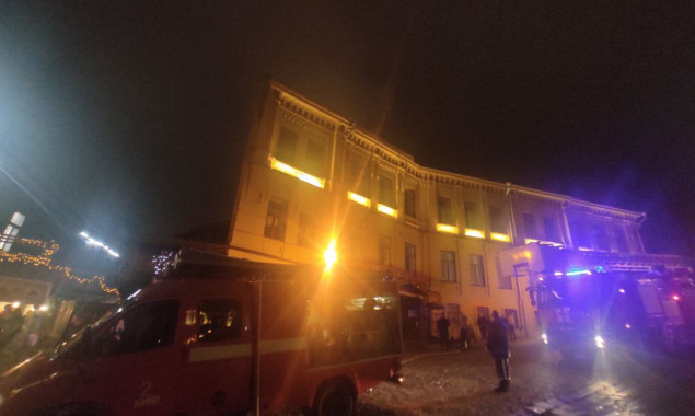 На столичном Андреевском спуске сгорела крыша ресторана
