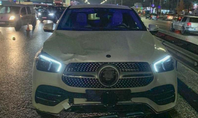 В Святошинском районе столицы Mercedes насмерть сбил пешехода-нарушителя