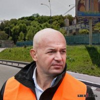 Игорь Кононенко упорно желает “построиться” возле ботсада на Печерске