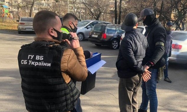В Киеве сообщили о подозрении мошеннику, который выдавал себя за сотрудника СБУ