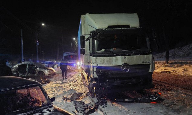 Под Кагарлыком на Киевщине вследствие столкновения грузовика и автомобиля Suzuki погиб мужчина