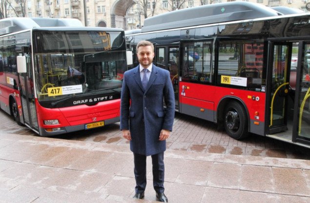 Киевлянам продемонстрировали автобусы, привезённые новым перевозчиком с юга Украины