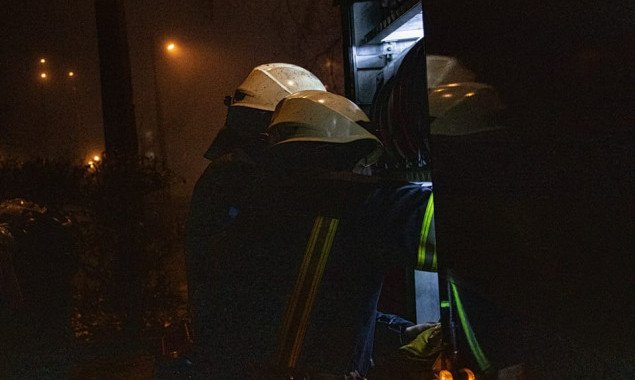 Ночью на столичной Лукьяновке сгорели три автомобиля