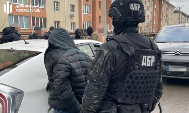 На Киевщине полицейского подозревают в вымогательстве 4 тысячи долларов (видео)