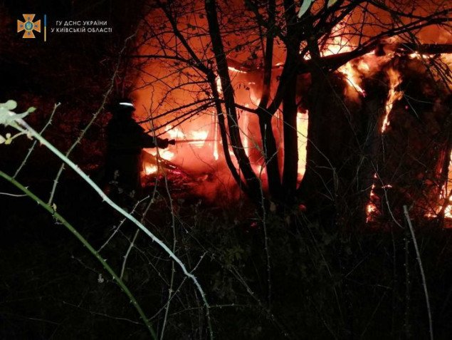 На Київщині при ліквідації пожежі рятувальники виявили тіло пенсіонерки
