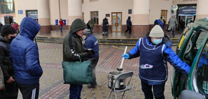 В Киеве из-за мороза усиливают социальное патрулирование и помощь бездомным