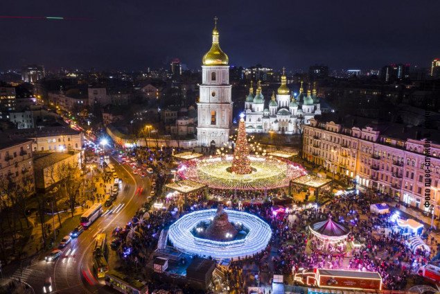 Власти Киева призвали жителей столицы соблюдать противоэпидемические мероприятия во время праздников