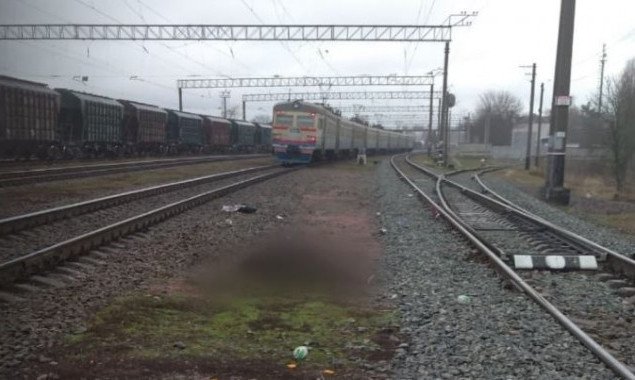 На Киевщине поезд насмерть сбил пожилую женщину