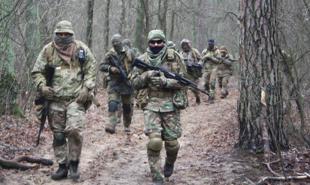 Столичная бригада территориальной обороны провела учения в районе Дарницкого лесничества (фото)