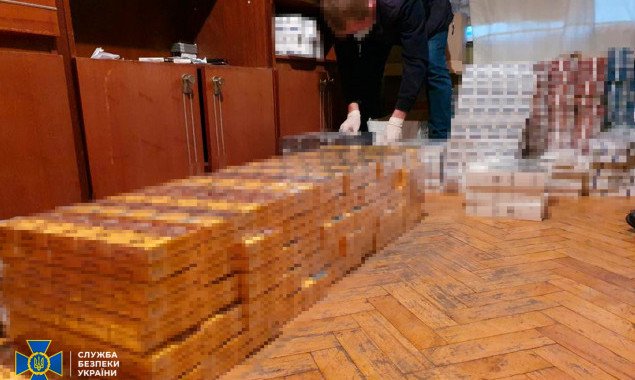 В Киеве правоохранители разоблачили сеть поставки контрабандных сигарет с миллионными оборотами