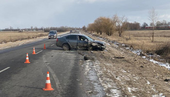 На трассе Киев - Сумы пьяный водитель Kia выехал на встречку и столкнулся со Skoda (фото)
