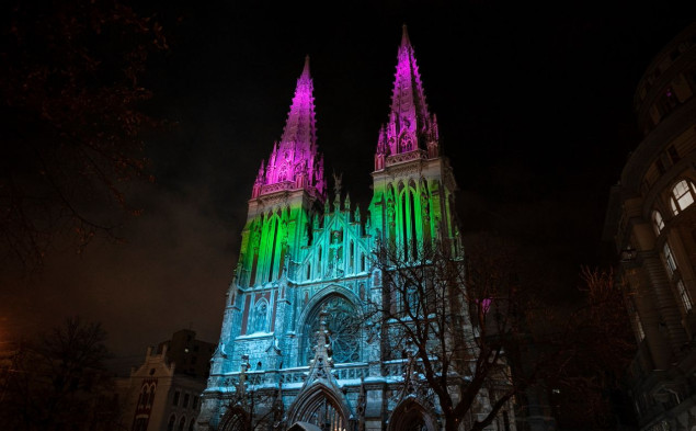 В Международный день редких заболеваний два здания в столице подсветят разноцветными цветами