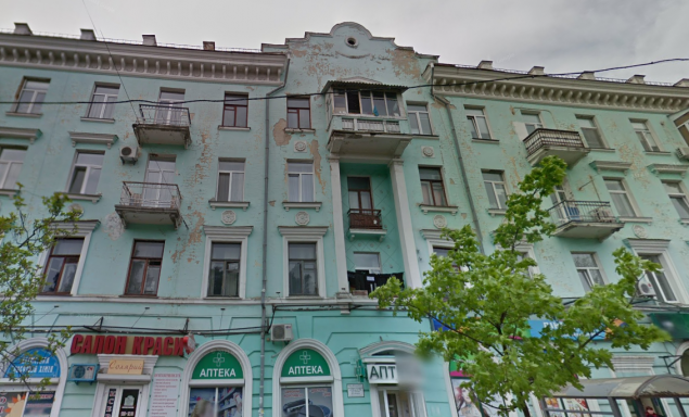 Столичную власть просят отремонтировать фасады нескольких домов на ДВРЗ